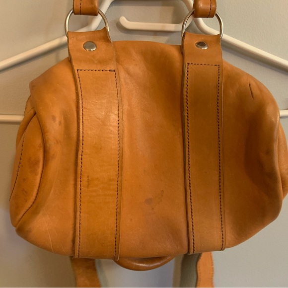 3/20$ Leather cross body or hand bag - Picture 4 of 4